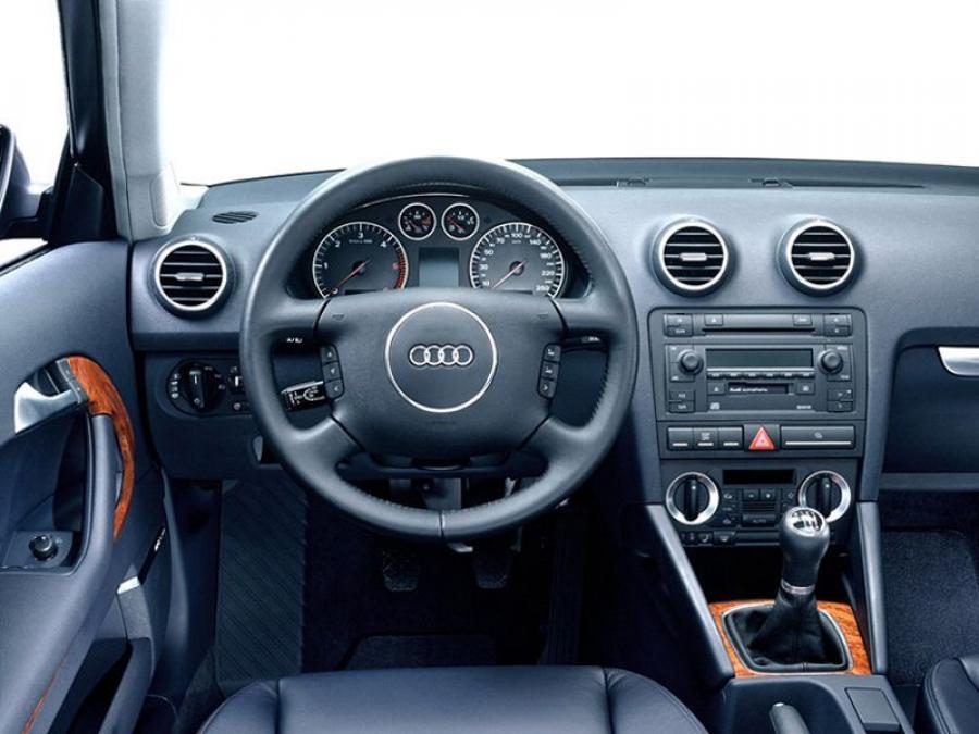 Торпедо Audi A3 2.0 TDI (8P) 2003 года  (фото 4 из 23)